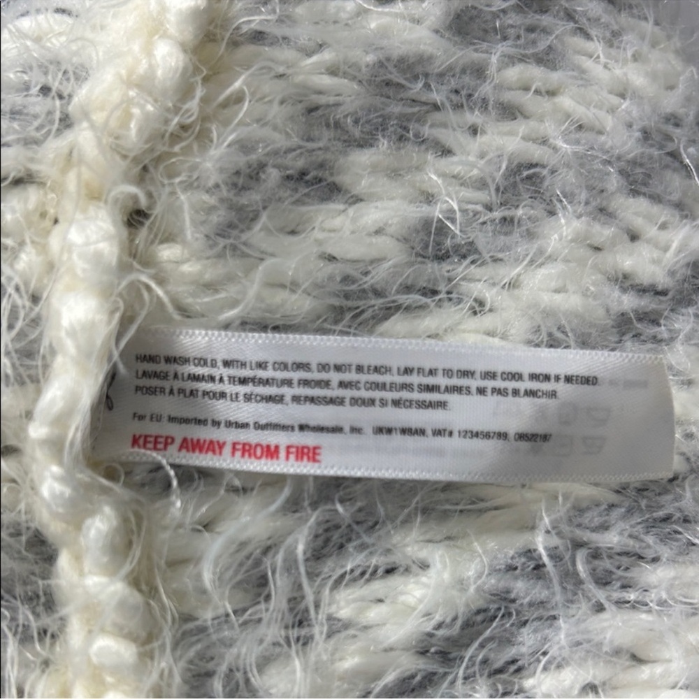 {BNWT} LUSH chunky INFINITY SCARF boho ivory gray super soft URBAN OUTFITTERS - Picture 7 of 8